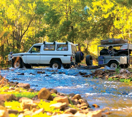 4WD crossing the Turon river
