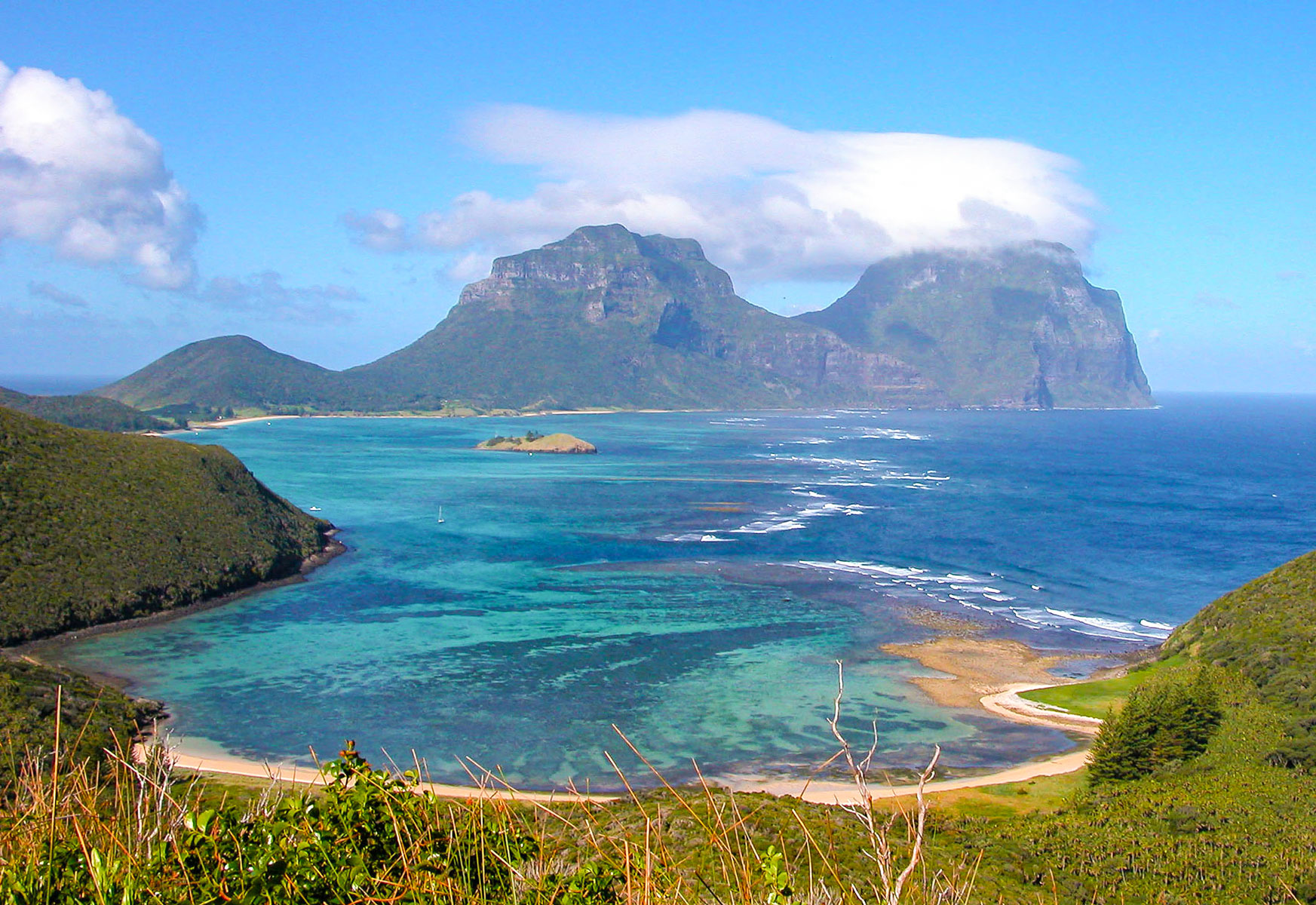 The iconic twin peaks of Mt Lidgbird and Mt Gower behind the inside lagoon