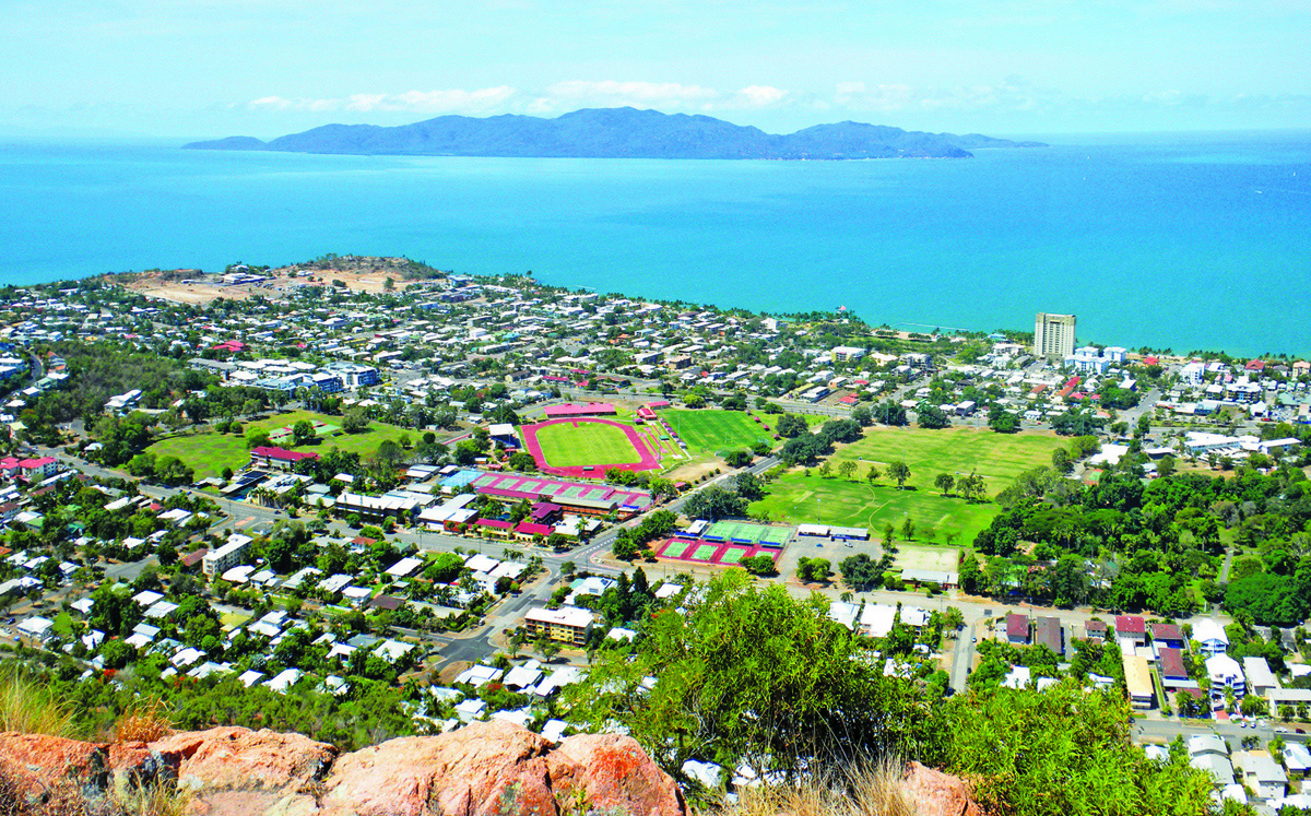 The view from Castle Hill Lookout to Magnetic Island opposte Townsville