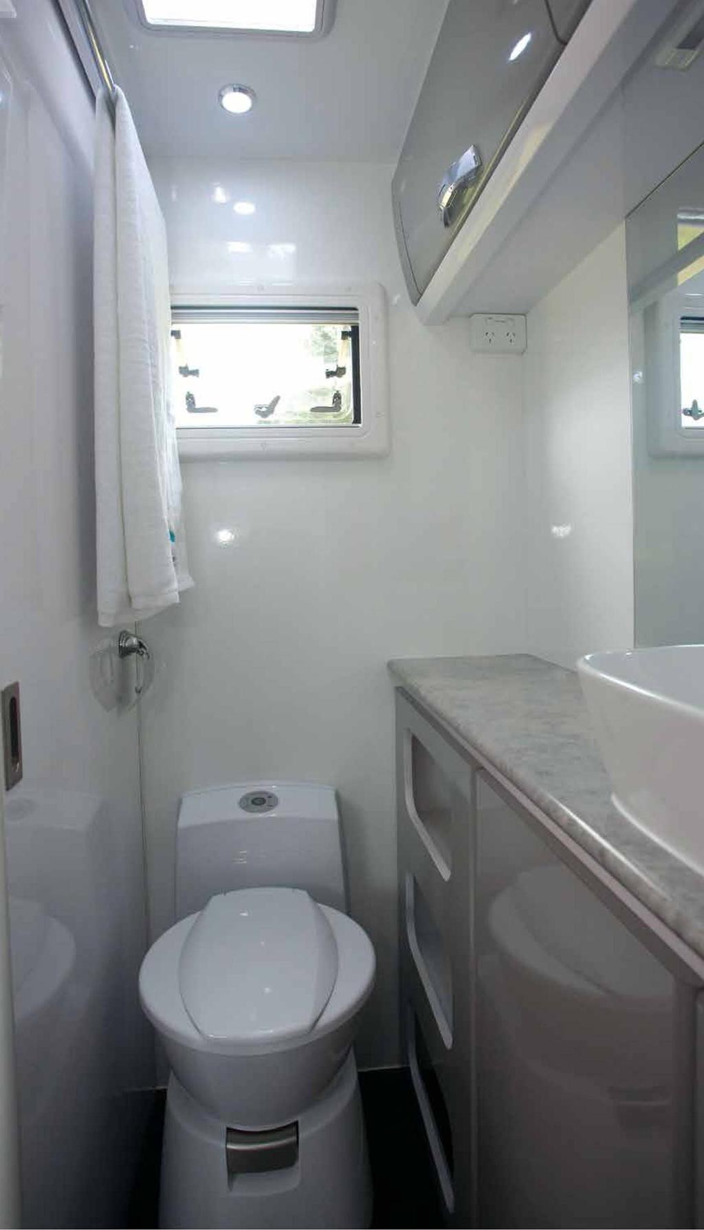 Snowy River 5.18m/17ft Caravan toilet